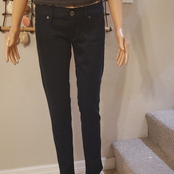 Lilly Pulitzer - Picture 3 of 9